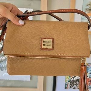 LIKE NEW DOONEY & BOURKE CROSSBAG